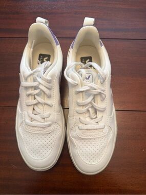 Veja Womens Sneakers Size 5 NWOB